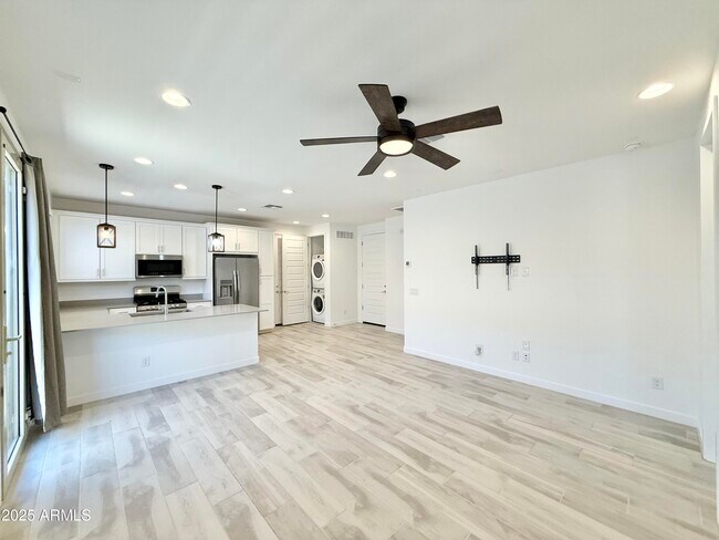 Building Photo - 3266 E Wild Dr