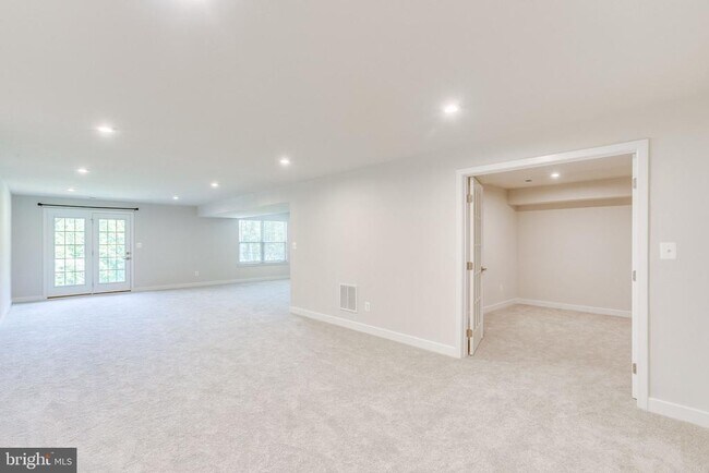 Building Photo - 2183 Hemlock Bay Rd