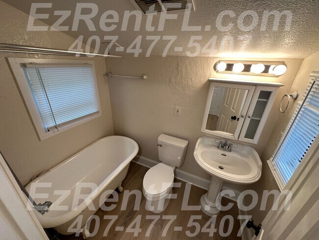 Building Photo - Charming 3/2 in Great Location In Deland