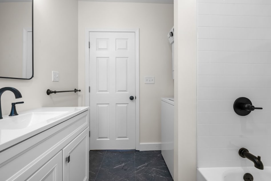 Building Photo - 17 Bridge St