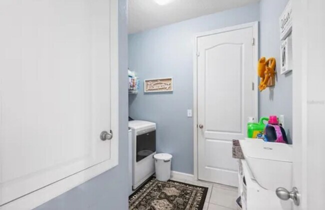 Building Photo - Four bedroom Two bath - Winter Haven