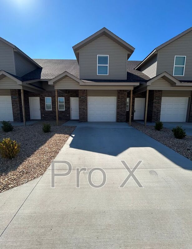 Building Photo - 2802 W Mockingbird Ln