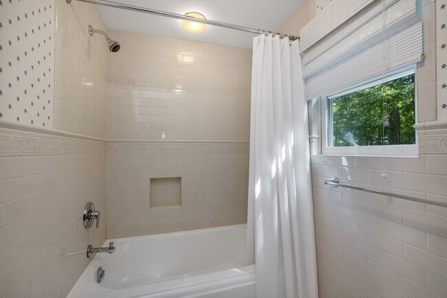 Building Photo - 268 Under Mountain Rd