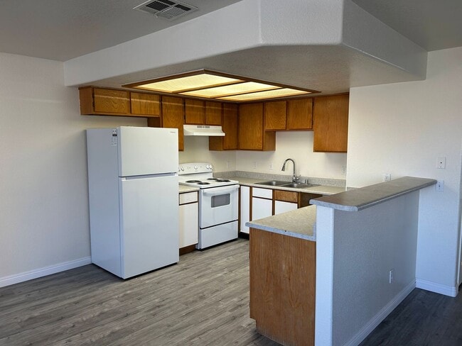 Building Photo - 2 Bed / 2 Bath Condo for Rent
