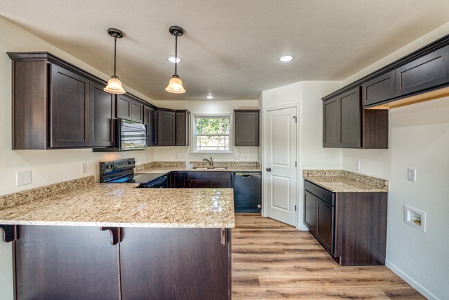 Building Photo - 204 E Sunset Cove Ln