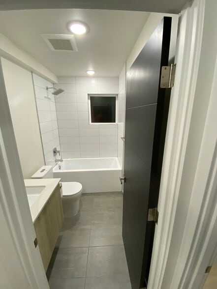 Building Photo - 2609 S Judkins St