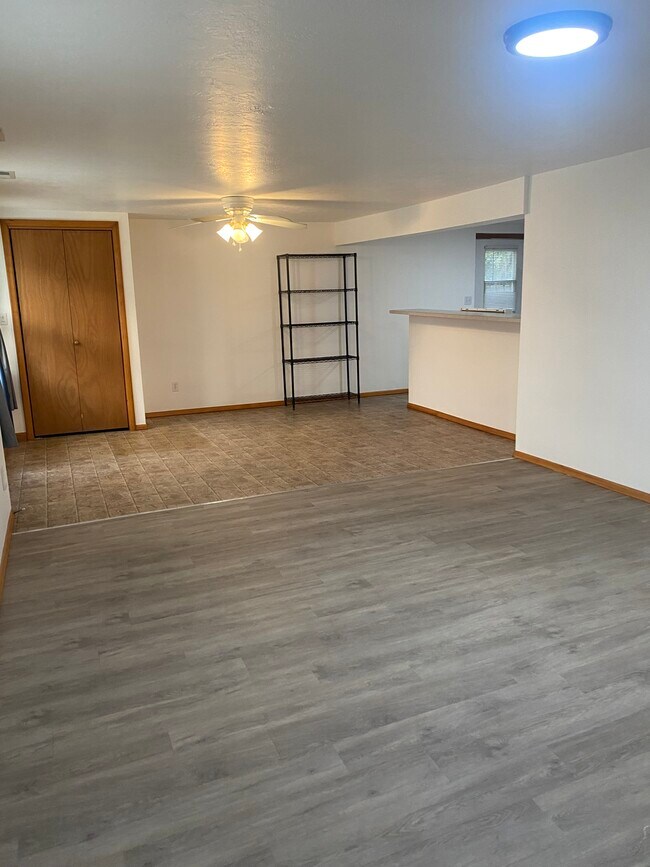 Building Photo - 132 N Bliss St