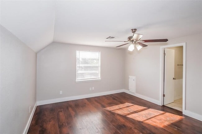 Building Photo - 445 Larkspur Ct