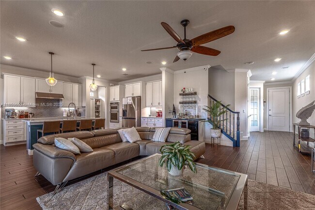 Building Photo - 4658 Greenway Dr