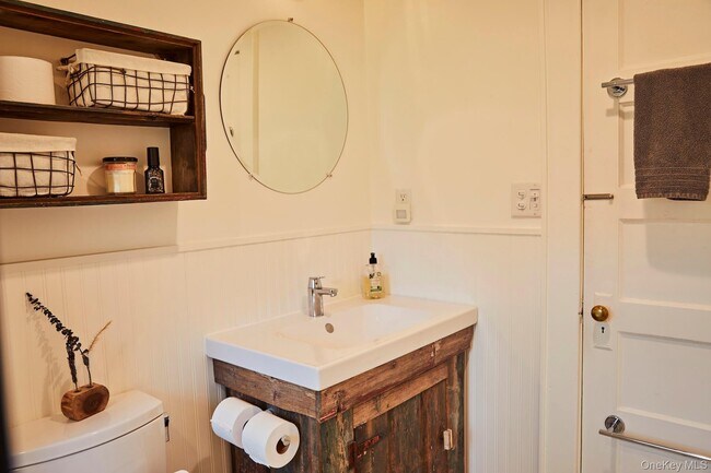 Building Photo - 789 Salisbury Turnpike