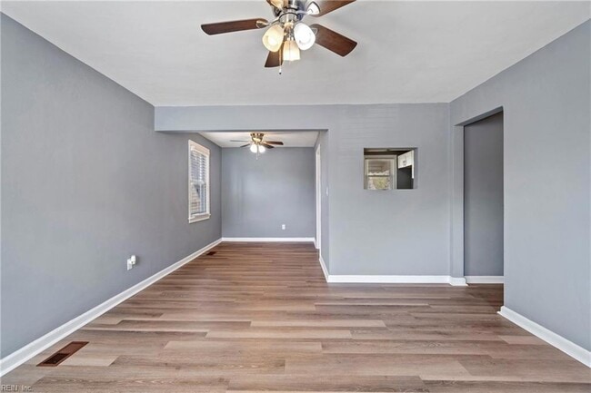 Building Photo - 1009 De Gaule St