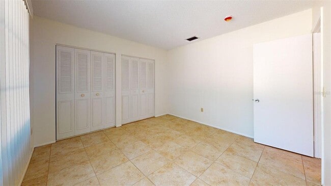 Building Photo - 1213 Glen Oaks Dr E