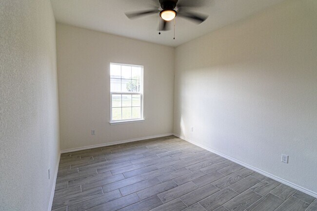 Building Photo - 807 N Polk St