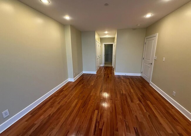 Building Photo - 8125 River Rd