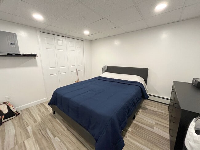 Building Photo - 376 Riverway