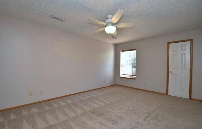 Building Photo - 1448 Cedarwood Dr