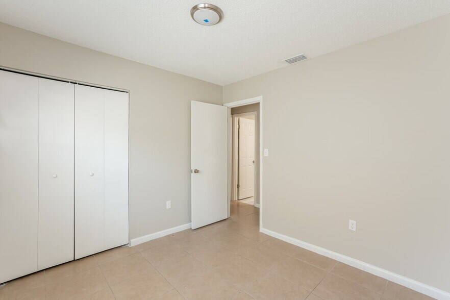 Building Photo - 1355 Five Iron Dr