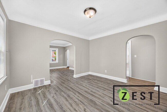 Building Photo - 15494 Bringard Dr