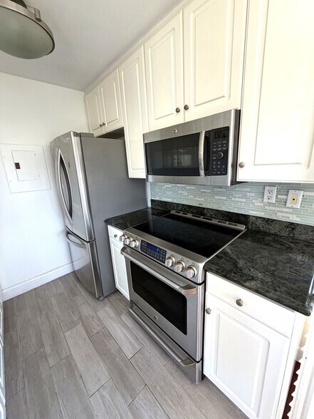Building Photo - 2308 Schader Dr