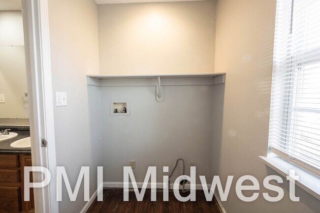 Building Photo - 1365 Mulberry St.