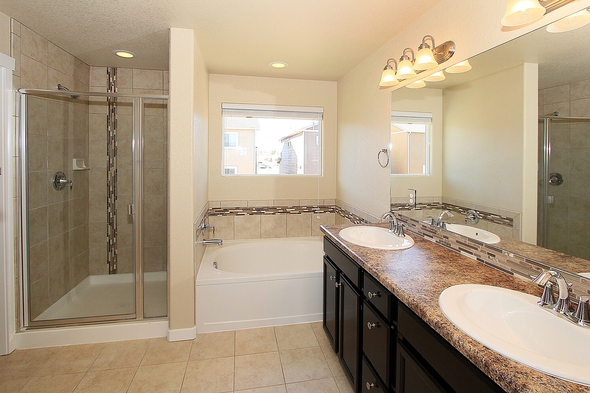 Primary ensuite - 7766 Wagonwood Place