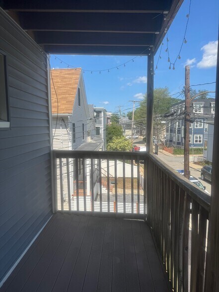 Building Photo - 53 Hinckley St