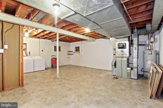 Building Photo - 8803 Tuckerman Ln