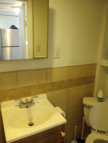 Building Photo - 5724 Malvern Ave