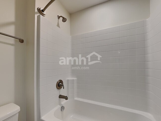 Building Photo - 4934 Trayton Ave