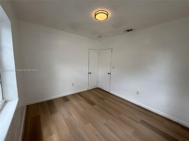 Building Photo - 955 NW 75th St