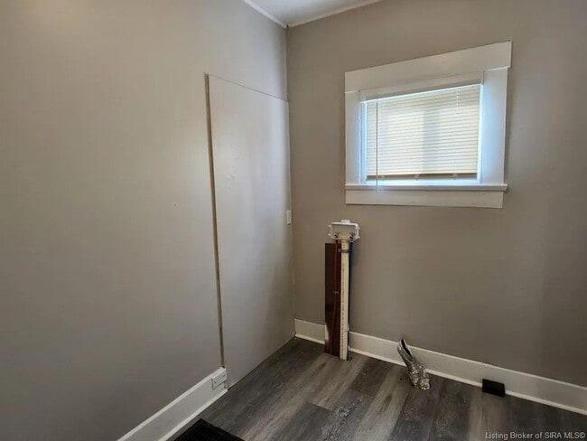 Building Photo - 603 E Oak St