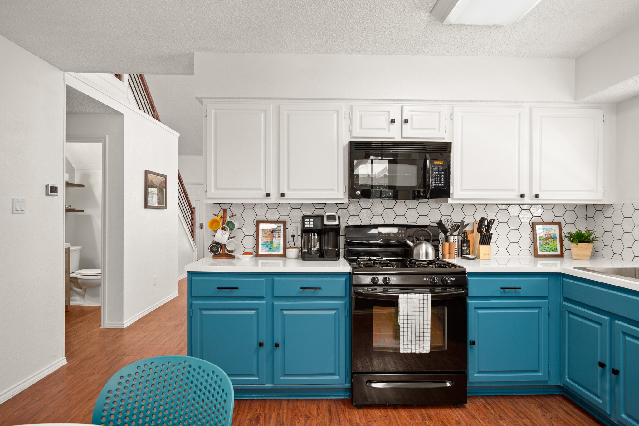 Full kitchen - 8309 Priest River Dr