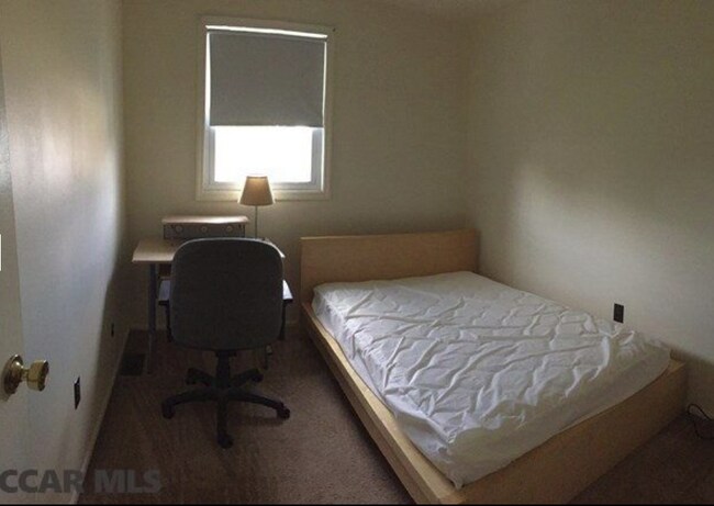 bedroom_2 - 1121 W Aaron Dr