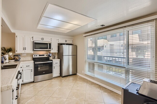 Building Photo - 755 Pacific Surf Dr