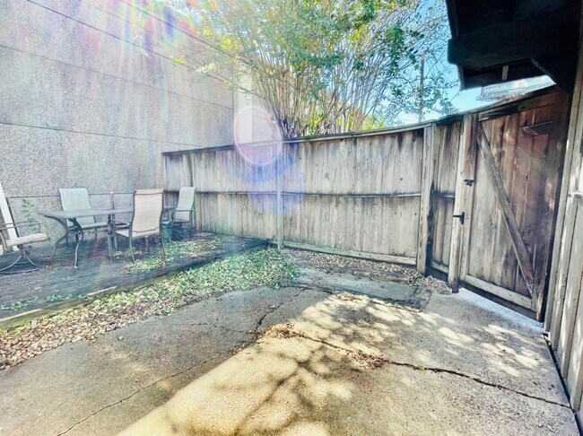Building Photo - 4733 Merwin St