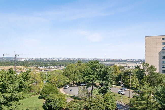 Building Photo - Incredible 2-Bedroom & 2-Bathroom in Pentagon City!