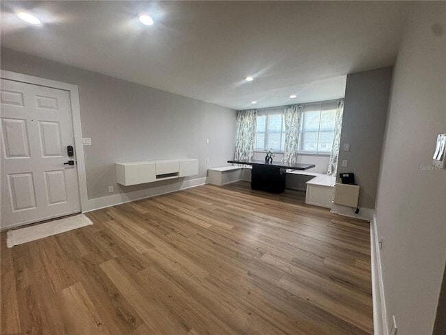 Building Photo - 1400 Gandy Blvd N