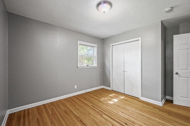 Building Photo - Gorgeous Shoreview House 3BR 1 Bath  Available Early May!