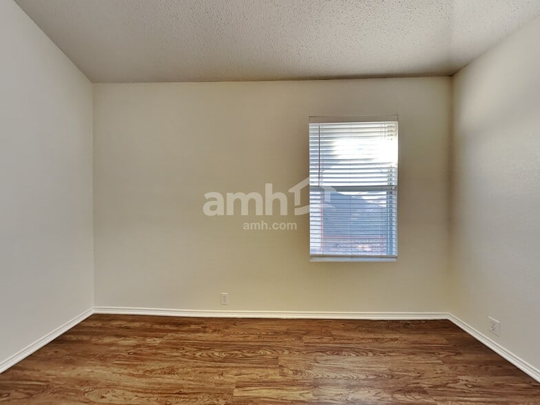 Building Photo - 214 High Pointe Ln