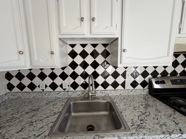 Building Photo - 415 Carrsbrook Dr