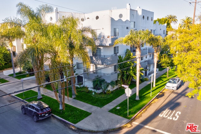 Building Photo - 2050 S Bentley Ave