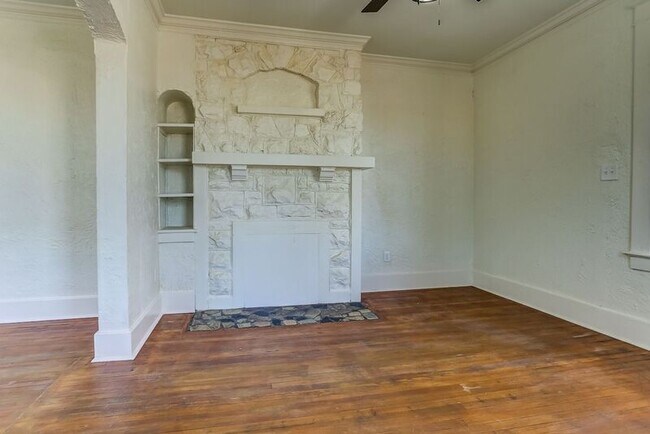 Building Photo - 782 N Hollywood St