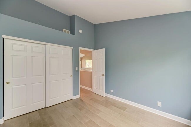 Building Photo - 3015 Kentshire Cir