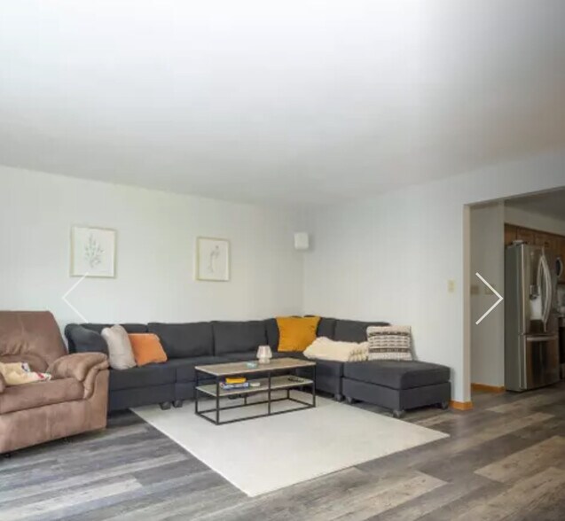 Building Photo - 2750 W Parkmoor Ct