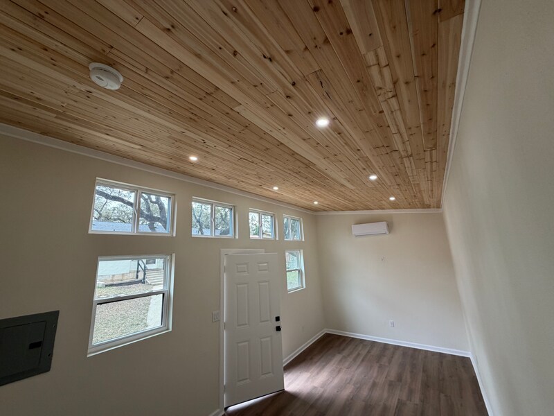 Building Photo - 2010 Parhaven Dr