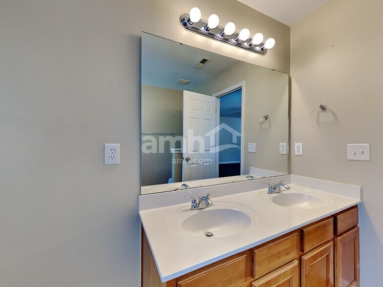 Building Photo - 213 Pine Hall Dr