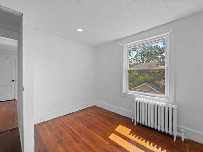 Building Photo - Spacious Pet Friendly 4 Bedroom Rental in ...