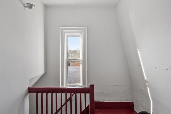 Building Photo - 54 Bonair St