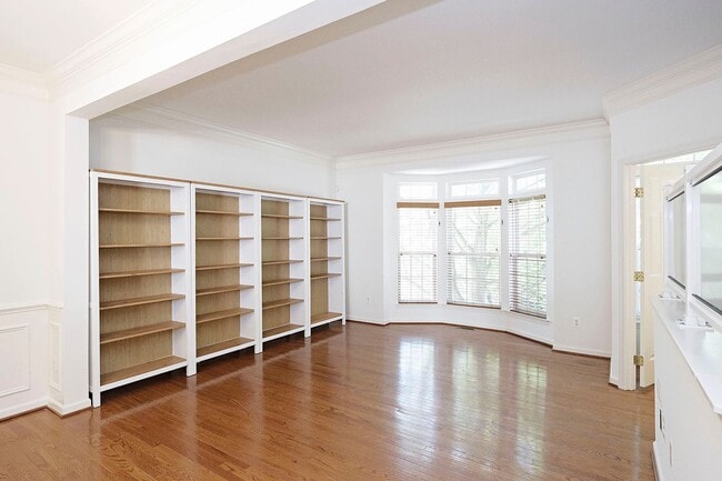 Building Photo - Pet-Friendly Cherry Hill Townhome