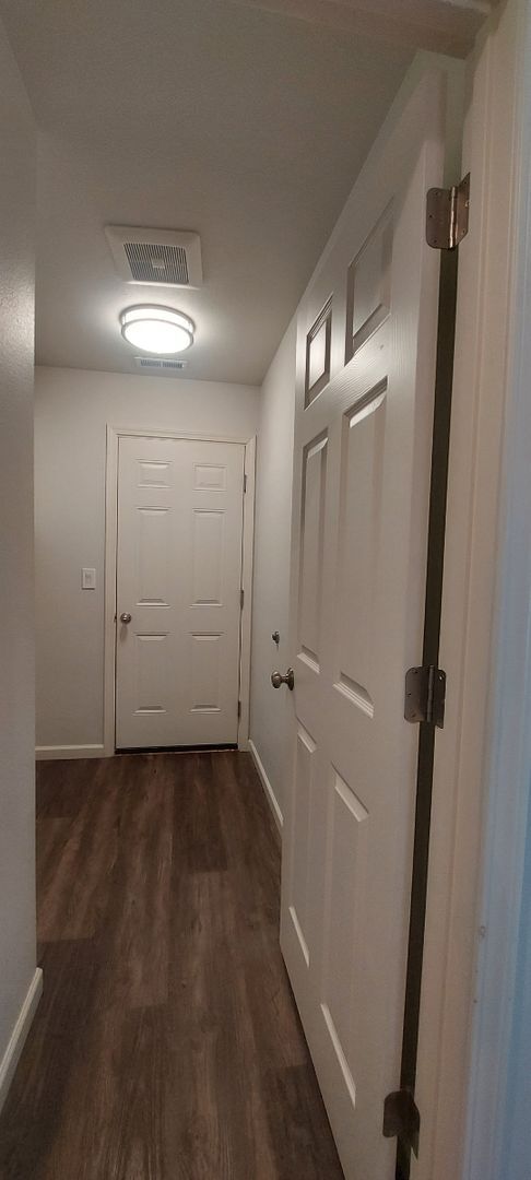 Building Photo - MP132 - 14418-14420 E Heroy